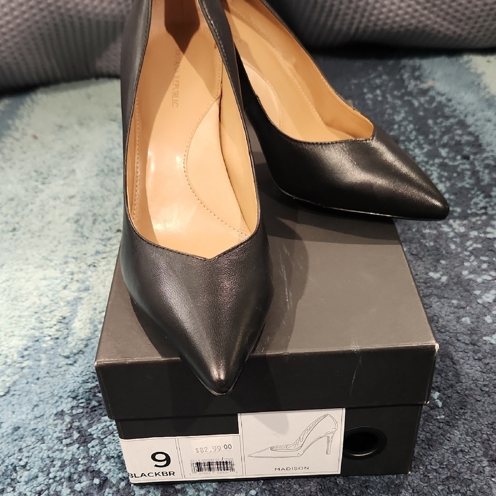 Banana Republic Elegant Black Leather Women's Pumps 9